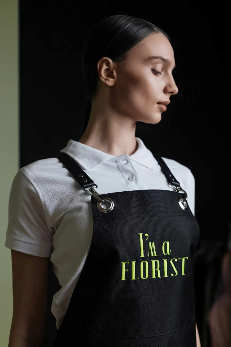 Фартук с вышивкой I AM A FLORIST, салатовый цвет