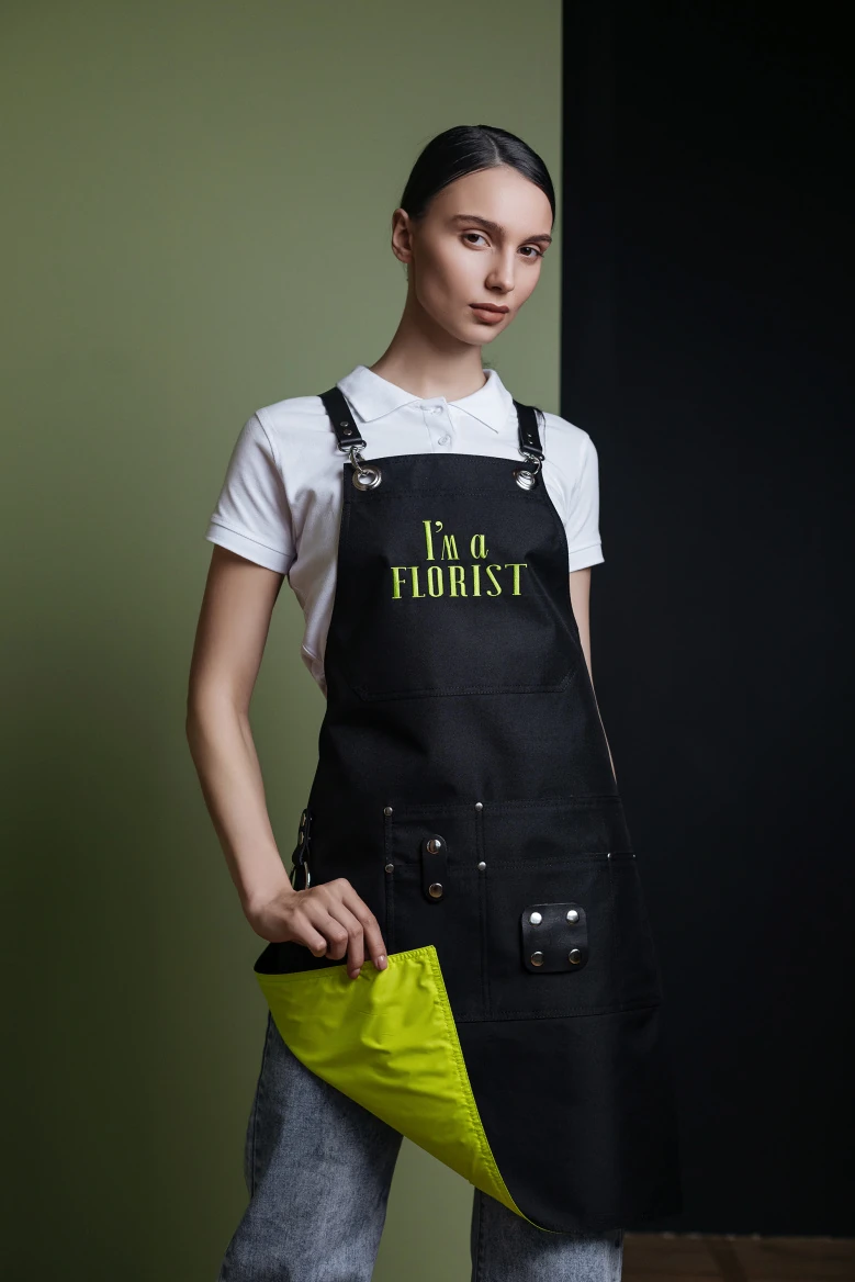 Фартук с вышивкой I AM A FLORIST, салатовый цвет