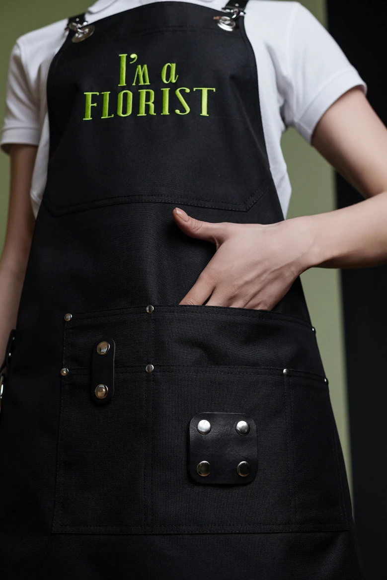 Фартук с вышивкой I AM A FLORIST, салатовый цвет
